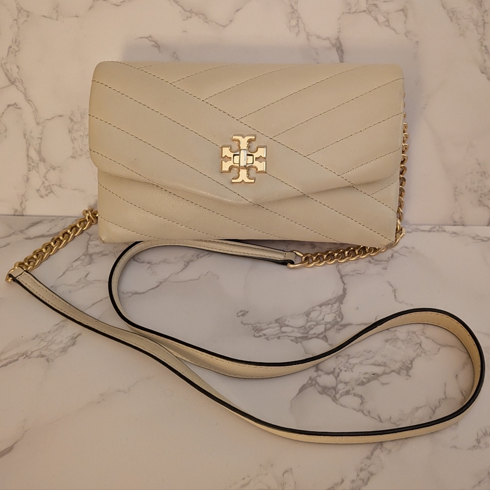 Tory Burch Quilted Chevron Turnlock Crossbody in Cream with Gold Hardware